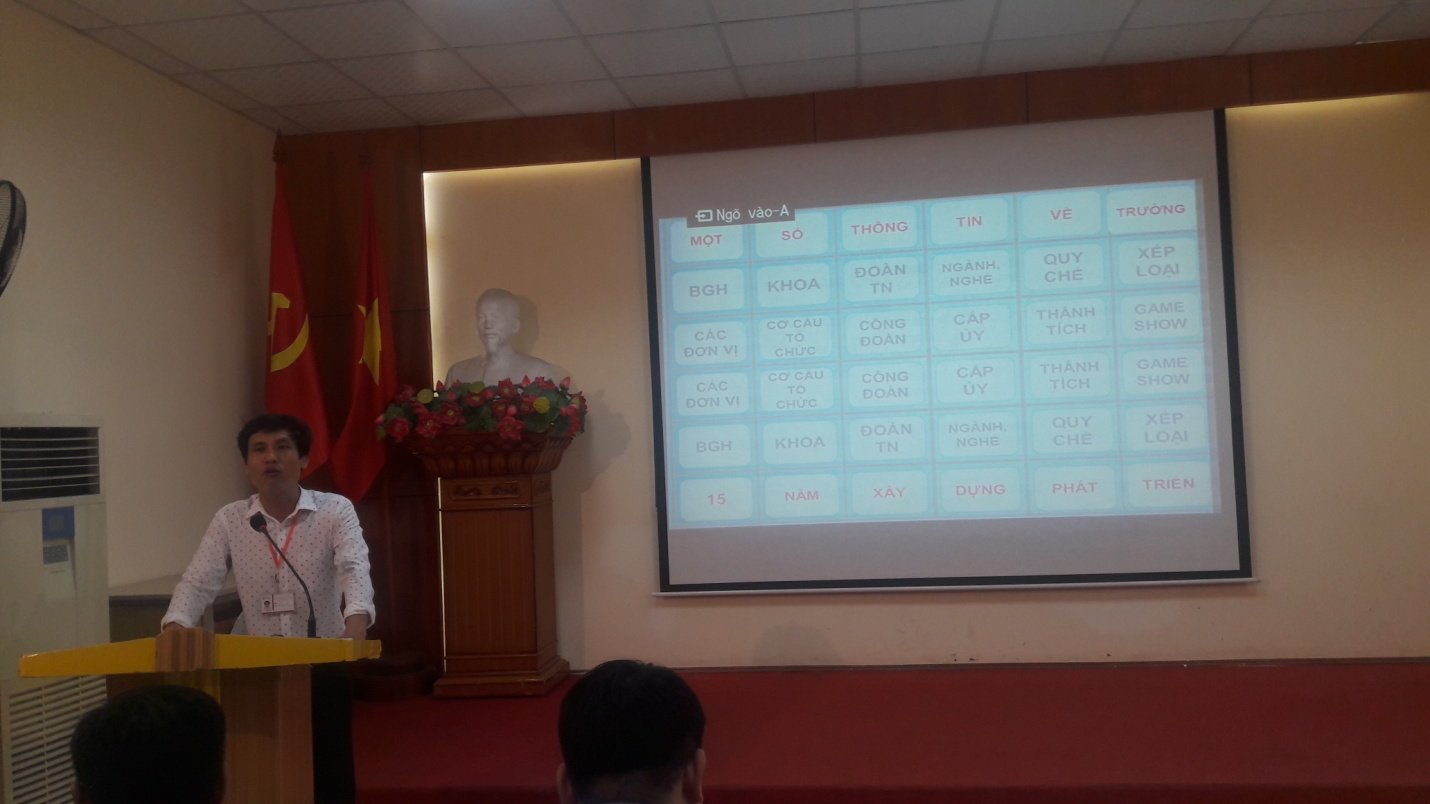 Phó hiệu trưởng Trần Quốc Cường phát biểu khai mạc hội nghị
