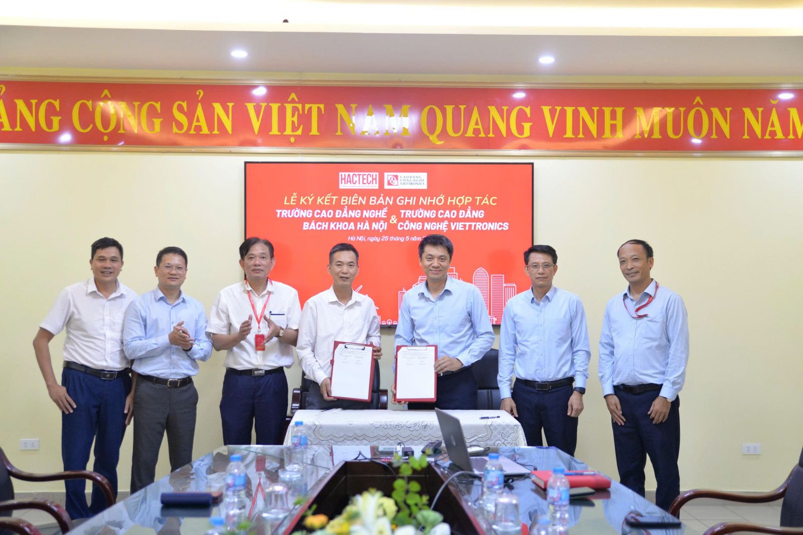 LỄ KÝ KẾT HỢP TÁC (MOU) GIỮA VIETTRONICS và HACTECH